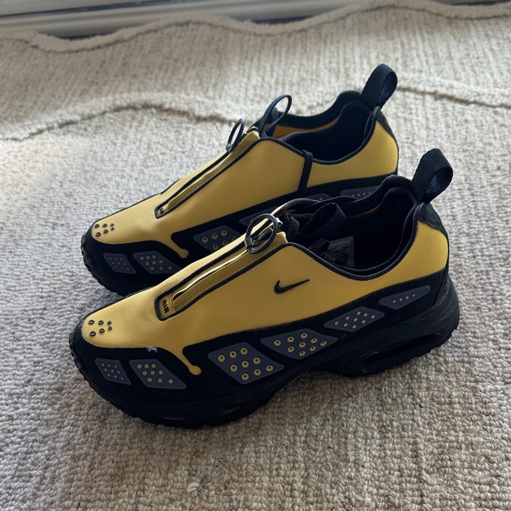 Nike Air Max SNDR Black and Yellow Sneakers